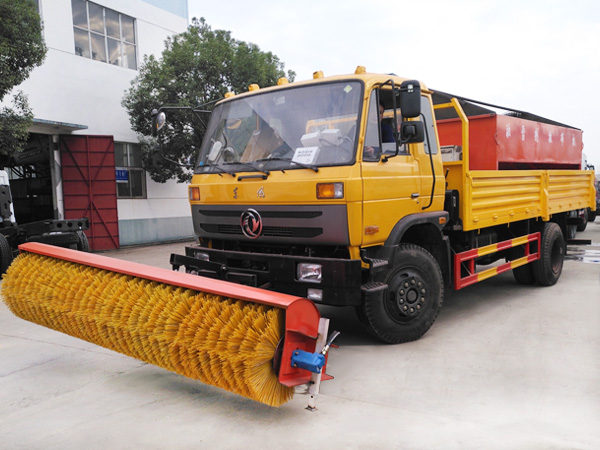 东风153除雪车